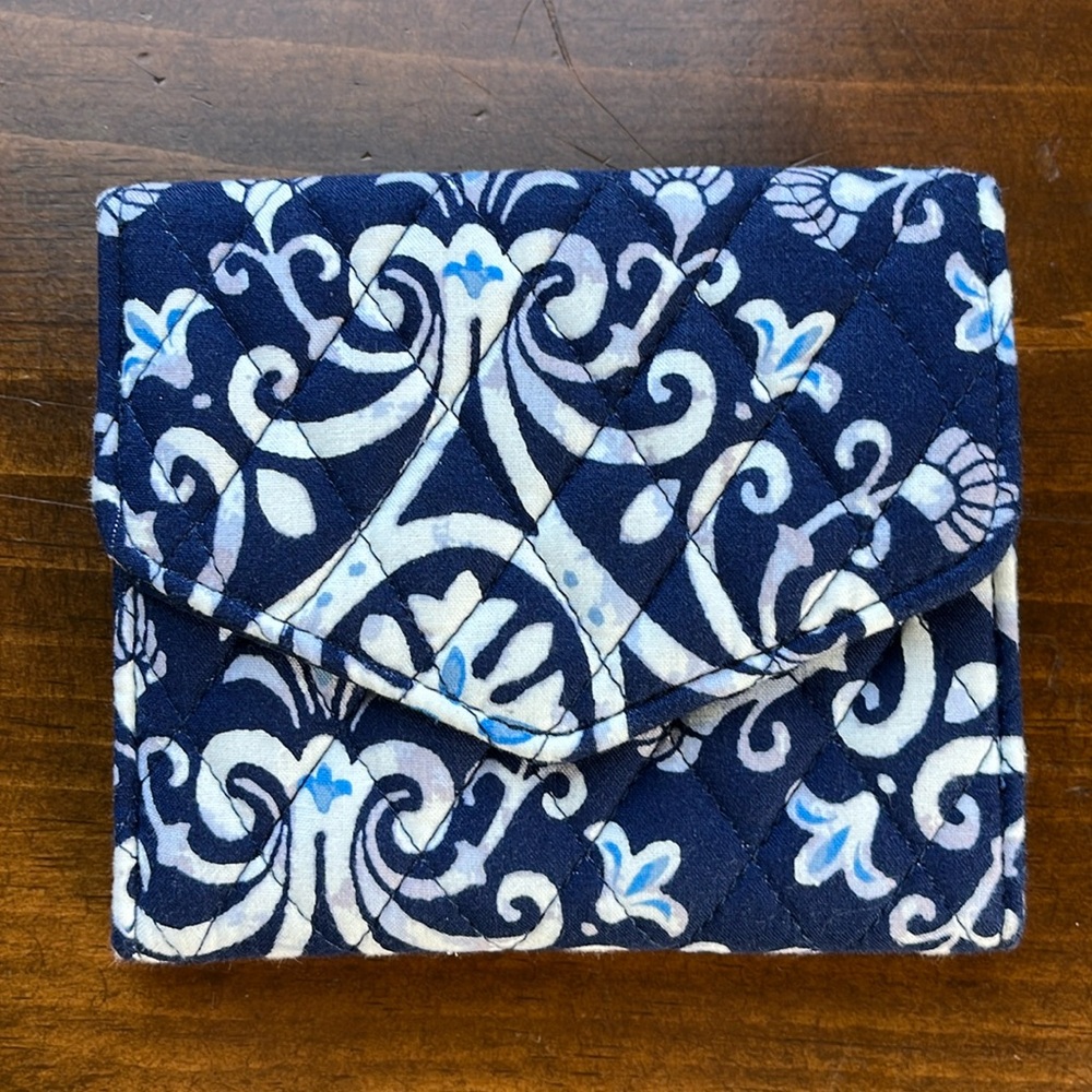 Vera Bradley RFID Wallet in Steel Blue Medallion NWOT